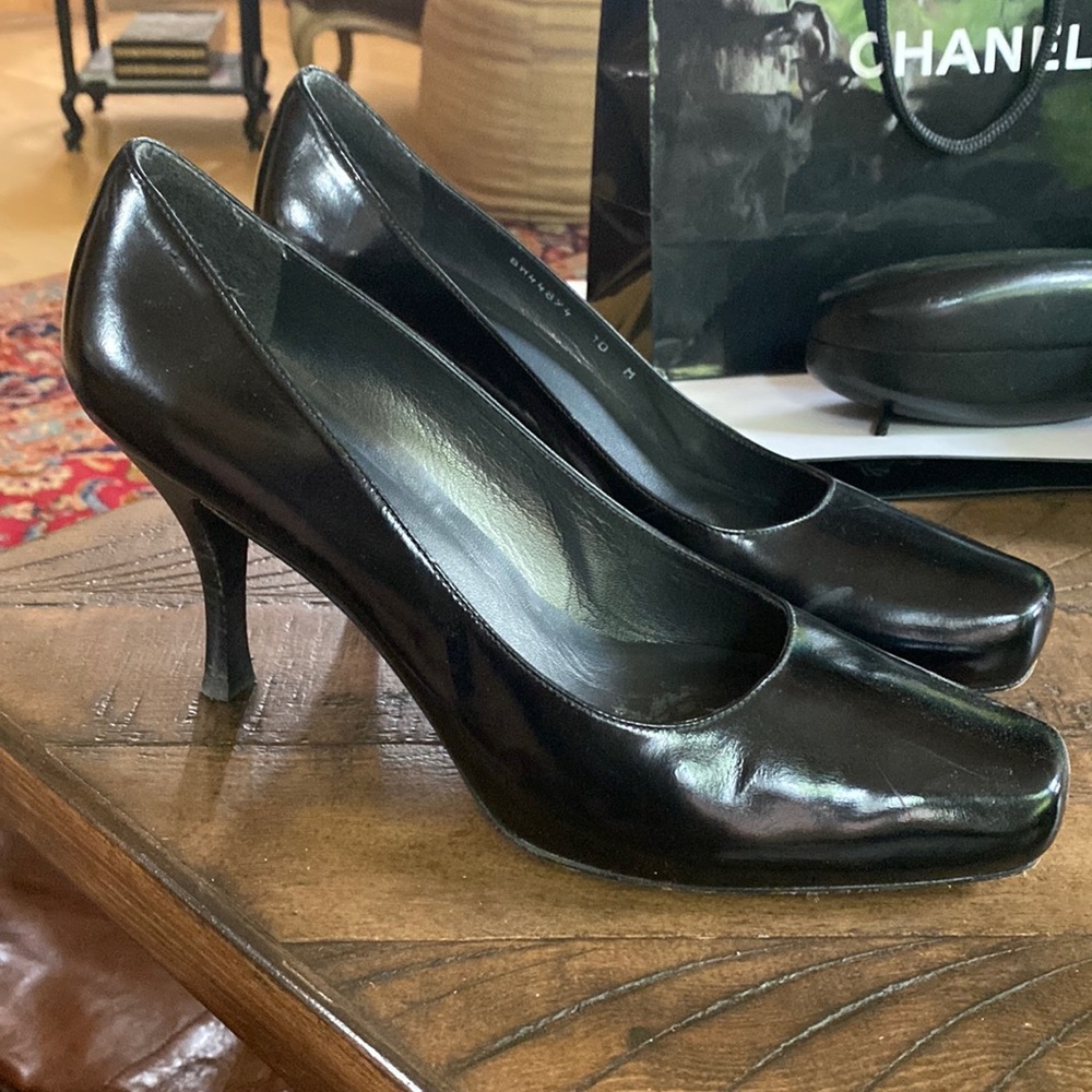 Stuart Weitzman Classic Black Pumps 10